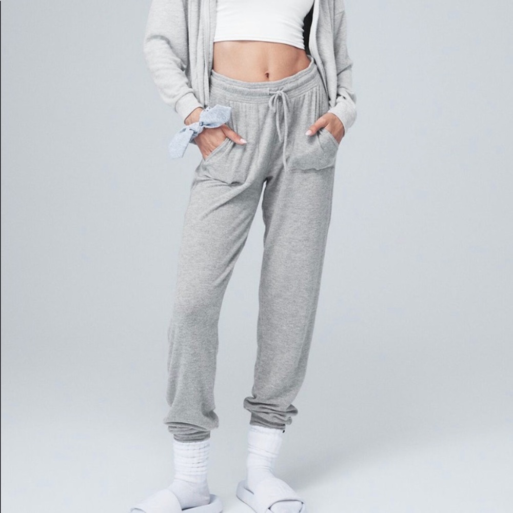 Alo Yoga Grey Soho Soft Jogger Sweatpants